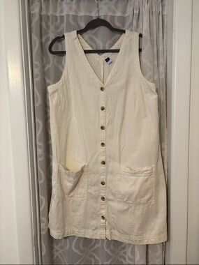 Old Navy Cream V-Neck Sleeveless Top